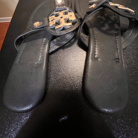 Tory Burch size 7.5 black Metal Miller soft sandal - Picture 5 of 11